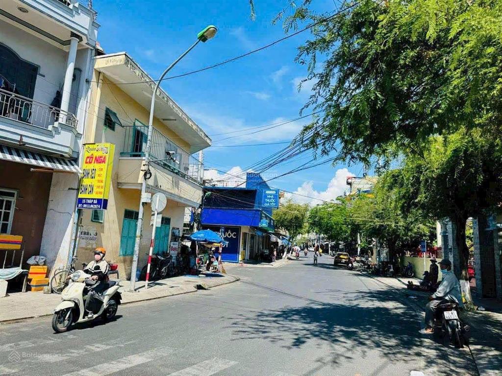 Nhà góc 2 mặt tiền tháp bà, cách biển trần phú 100m. giá 5,2 tỷ