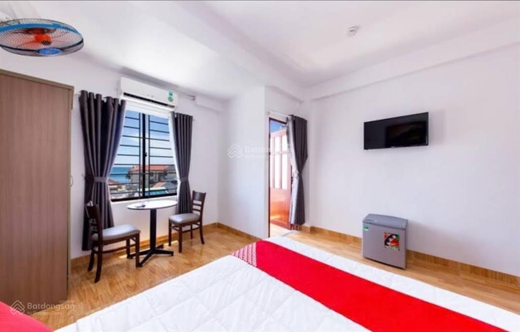Hotel & căn hộ 6,5 tầng, đường sao biển, cho thu nhập ổn định, cách biển hòn chồng 250m giá 15 tỷ