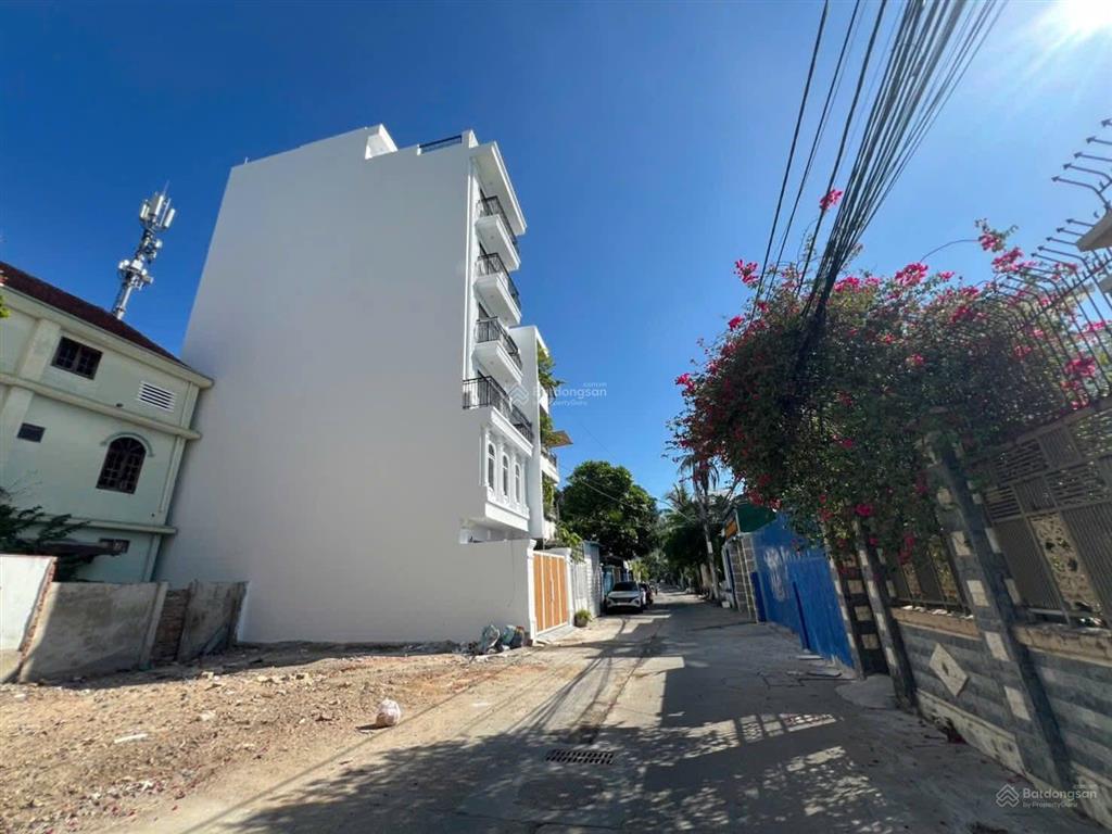 Đất dương hiến quyền ngang rộng hơn 6,2m * cách biển 70m. giá 7,3 tỷ