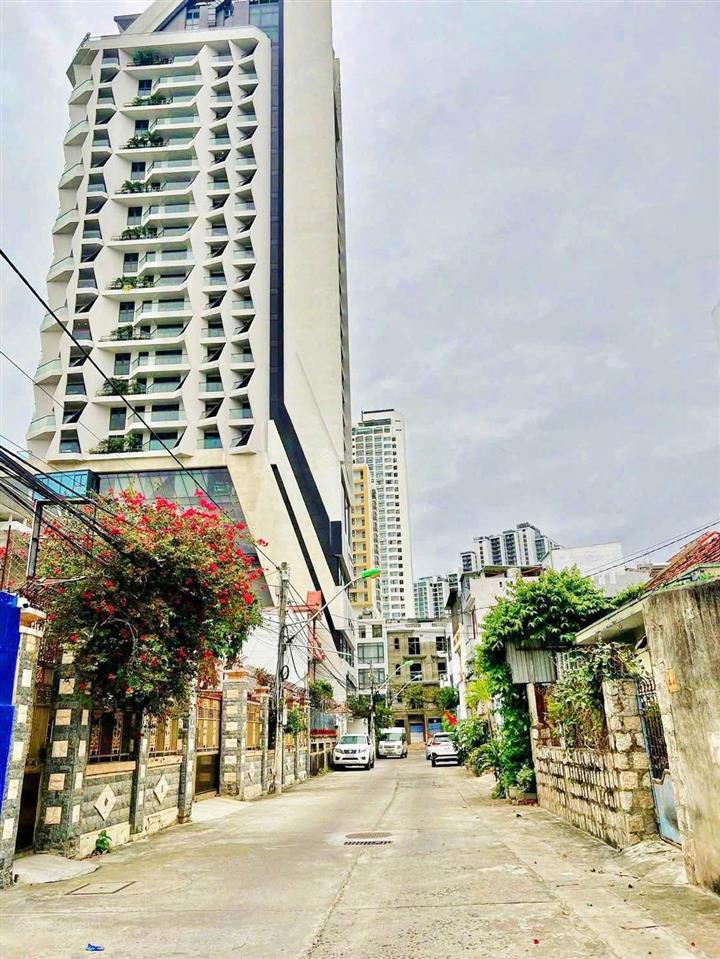 Đất dương hiến quyền ngang rộng hơn 6,2m * cách biển 70m. giá 7,3 tỷ