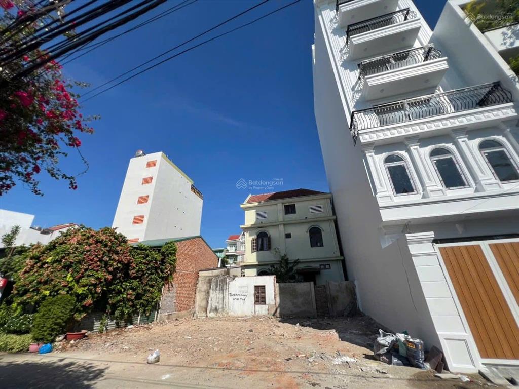 Đất dương hiến quyền ngang rộng hơn 6,2m * cách biển 70m. giá 7,3 tỷ