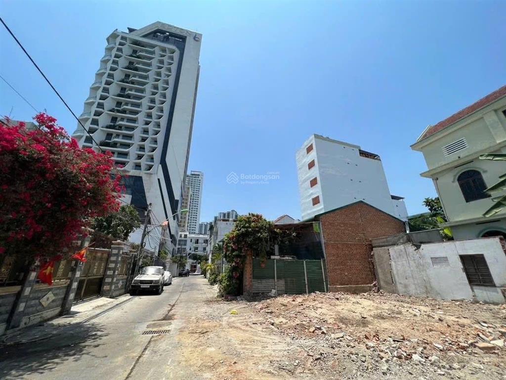 Đất dương hiến quyền ngang rộng hơn 6,2m * cách biển 70m. giá 7,3 tỷ
