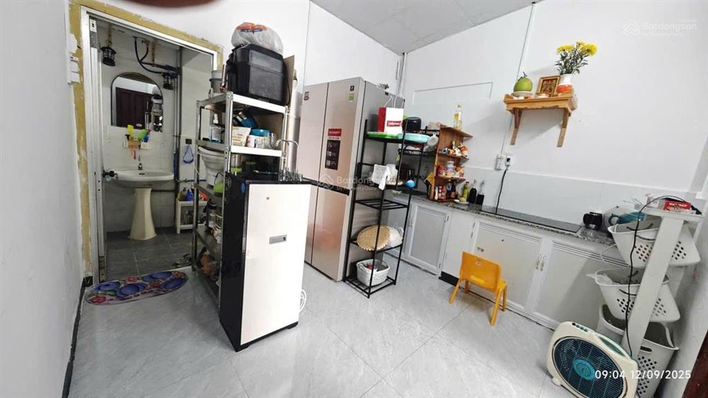 Nhà hẻm ô tô vi vu nguyễn biểu  ngang rộng 7,2m * cách biển hòn chồng 700m. giá 6,8 tỷ