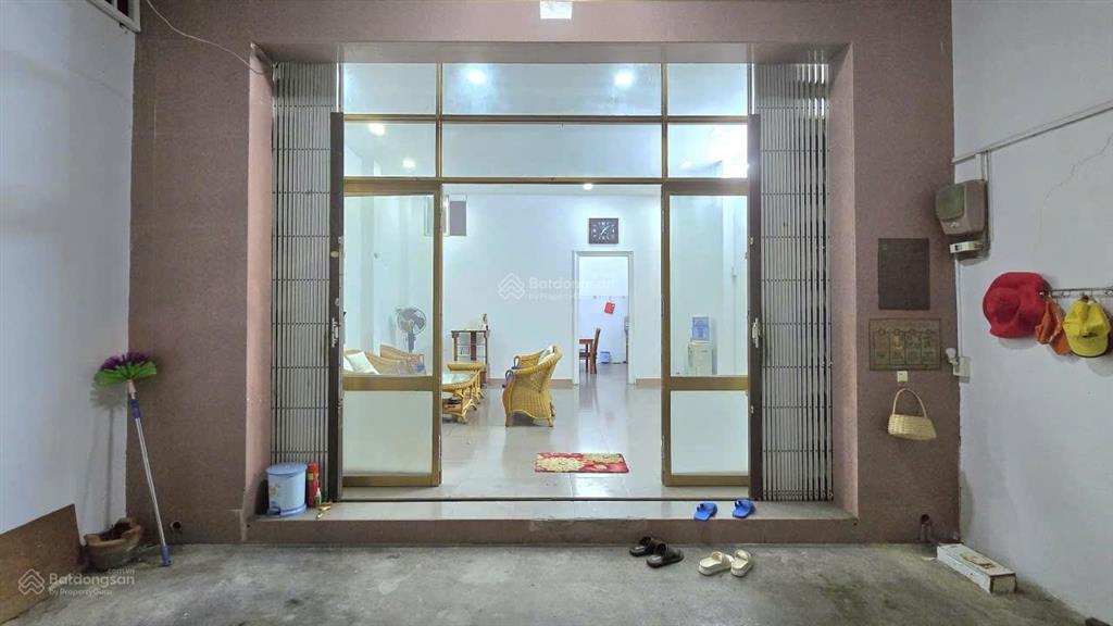 { nhà cấp 4 mặt tiền hương sơn  ngang 8,5m } cách biển trần phú 1,2km. giá 11,8 tỷ