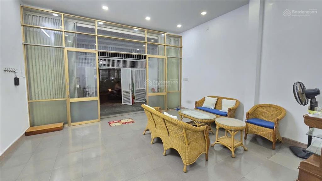 { nhà cấp 4 mặt tiền hương sơn  ngang 8,5m } cách biển trần phú 1,2km. giá 11,8 tỷ