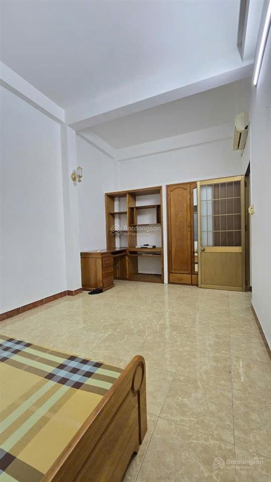 { nhà cấp 4 mặt tiền hương sơn  ngang 8,5m } cách biển trần phú 1,2km. giá 11,8 tỷ