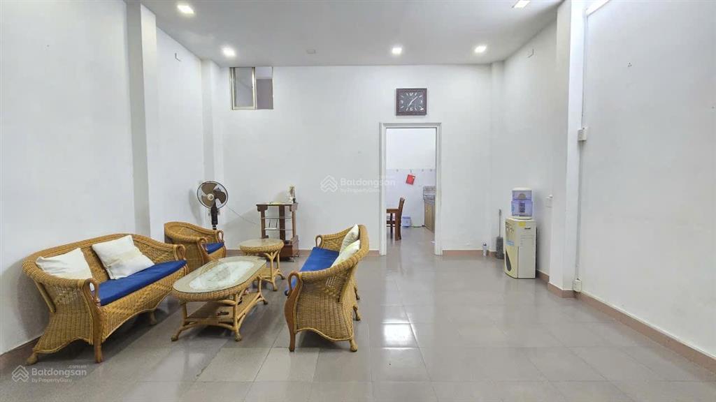 { nhà cấp 4 mặt tiền hương sơn  ngang 8,5m } cách biển trần phú 1,2km. giá 11,8 tỷ