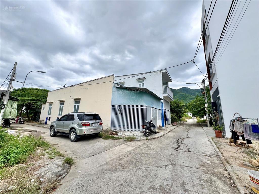 Nhà góc 2 mặt thoáng, đất lành  trong khu dân cư ( đi ra đường phong châu  80m )  giá 4,460 tỷ