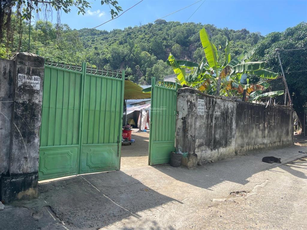 Mặt tiền đường dương vân nga, ngang dài 14m * ô tô quay đầu. giá 10 tỷ