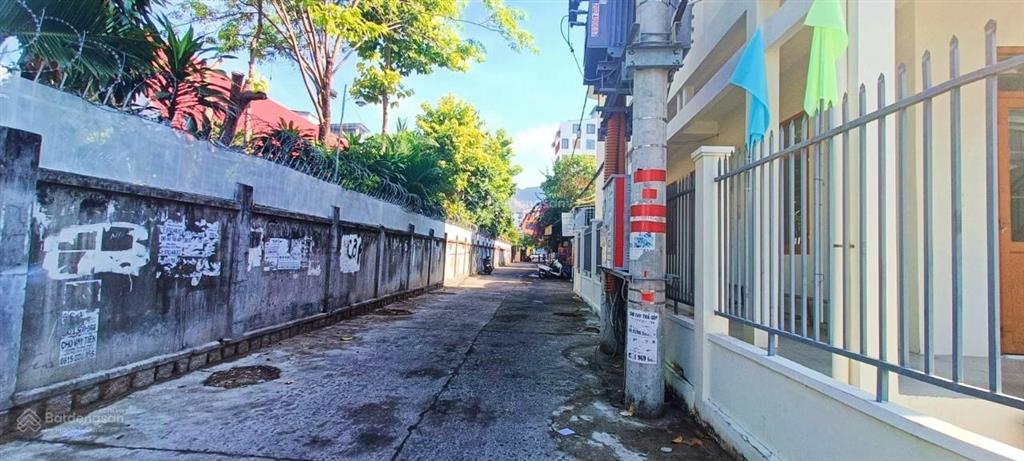 Đất hẻm ô tô bắc sơn thông và quay đầu  cách biển hòn chồng 350m { giá  23,66 tỷ