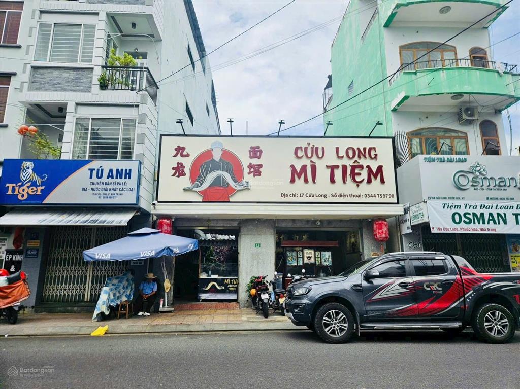 Mặt tiền đường cửu long  8,8m * sát hương sơn giá 28 tỷ