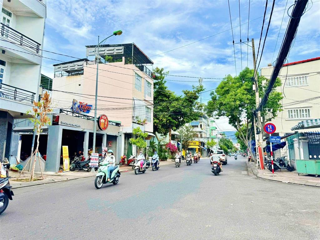 Mặt tiền đường cửu long  8,8m * sát hương sơn giá 28 tỷ