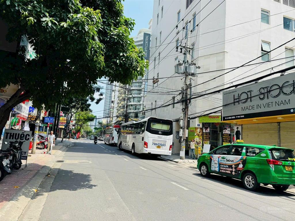 Nhà 3 tầng mặt tiền hùng vương  cách biển trần phú 280m ,sẵn dòng tiền 90tr/tháng } giá 33,5 tỷ