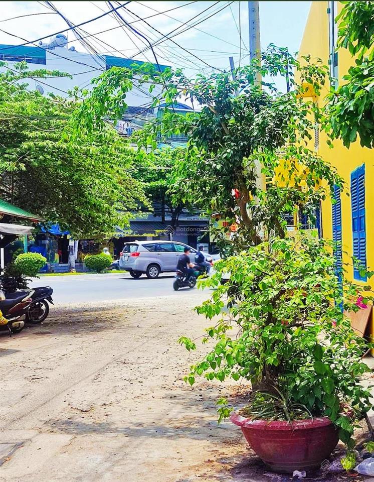 Nhà 4 tầng  sát trường tiểu học vĩnh hải ra biển hòn chồng 800m giá 8,6 tỷ