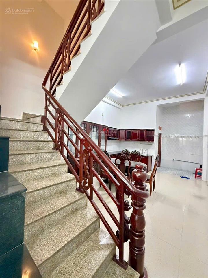 Nhà 4 tầng  sát trường tiểu học vĩnh hải ra biển hòn chồng 800m giá 8,6 tỷ