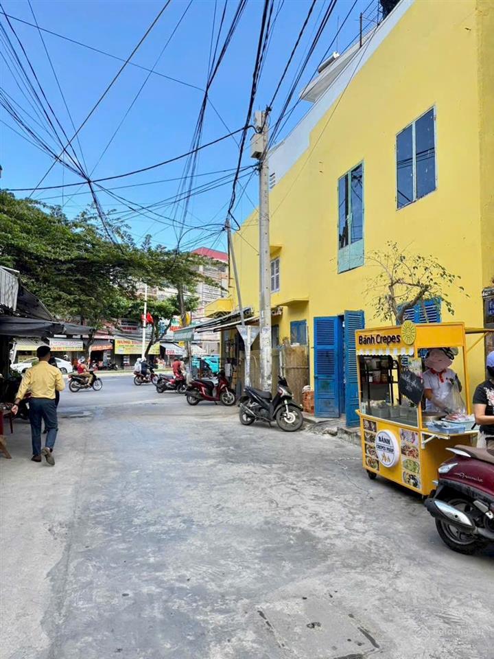 Nhà 4 tầng  sát trường tiểu học vĩnh hải ra biển hòn chồng 800m giá 8,6 tỷ