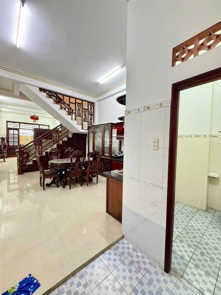 Nhà 4 tầng  sát trường tiểu học vĩnh hải ra biển hòn chồng 800m giá 8,6 tỷ