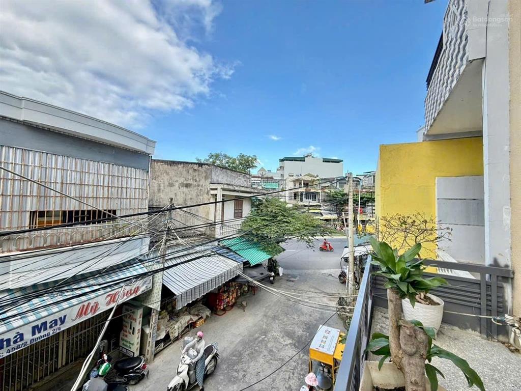 Nhà 4 tầng  sát trường tiểu học vĩnh hải ra biển hòn chồng 800m giá 8,6 tỷ