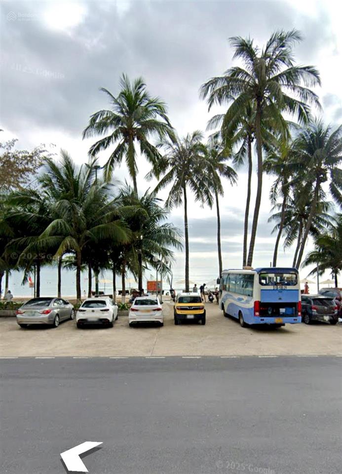 Sát biển hòn chồng, hẻm thông ô tô đường đường đặng tất, giá  95 tỷ, cần chủ mới