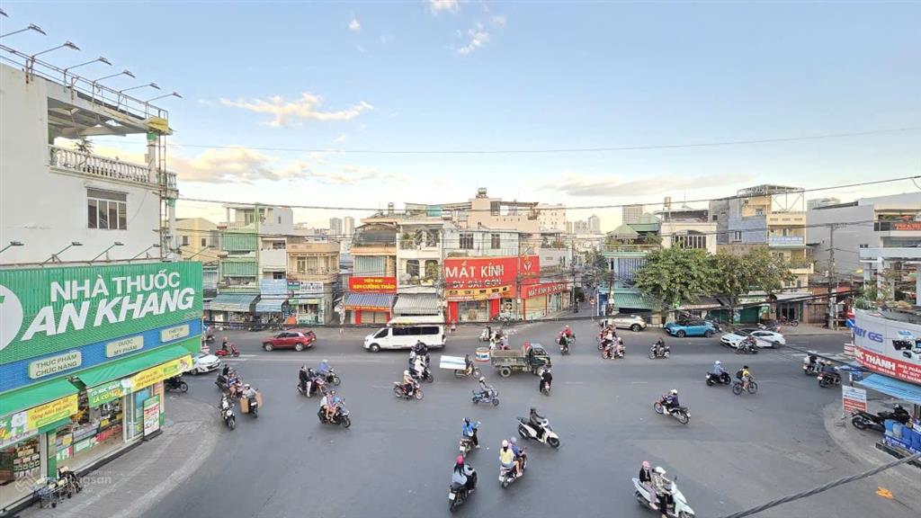 [ nhà góc 3 tầng  ngay vòng xoay lê hồng phong giao đường số 13 ]  giá 15,5 tỷ