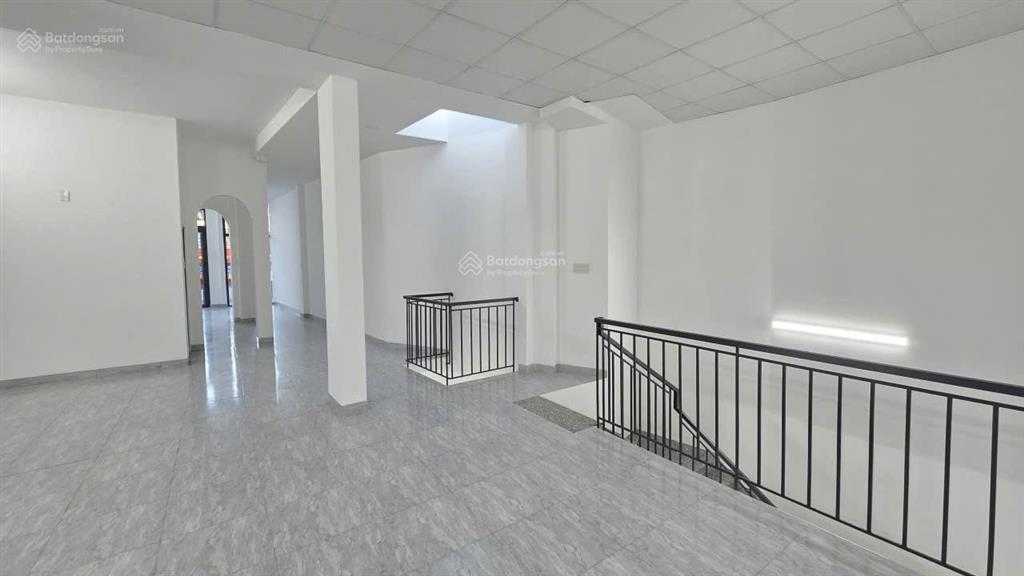 [ nhà góc 3 tầng  ngay vòng xoay lê hồng phong giao đường số 13 ]  giá 15,5 tỷ