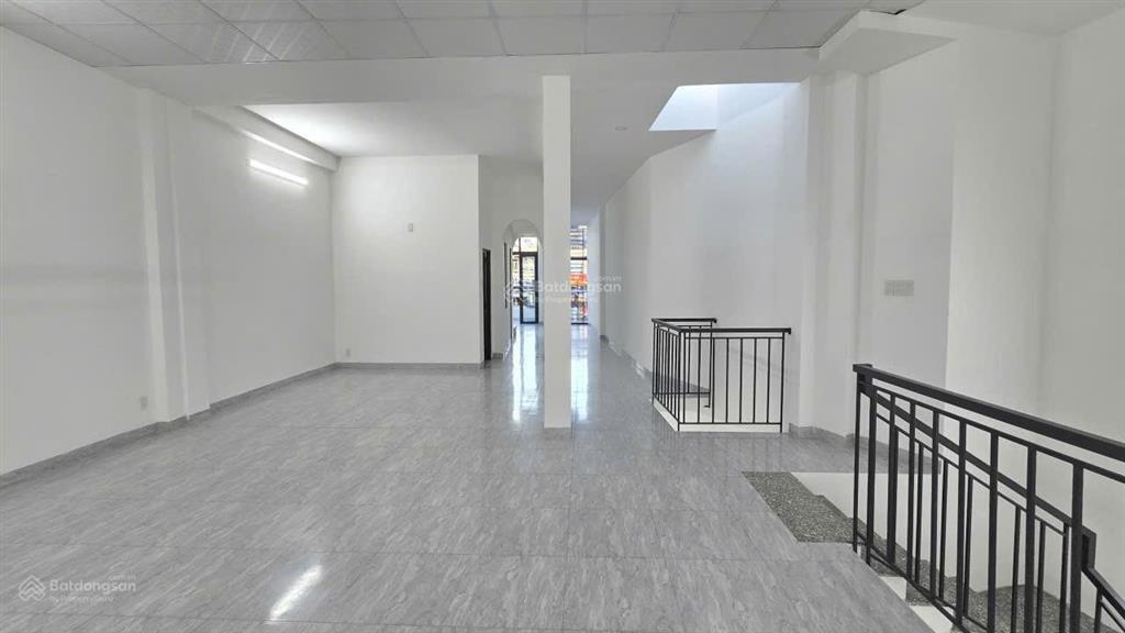 [ nhà góc 3 tầng  ngay vòng xoay lê hồng phong giao đường số 13 ]  giá 15,5 tỷ