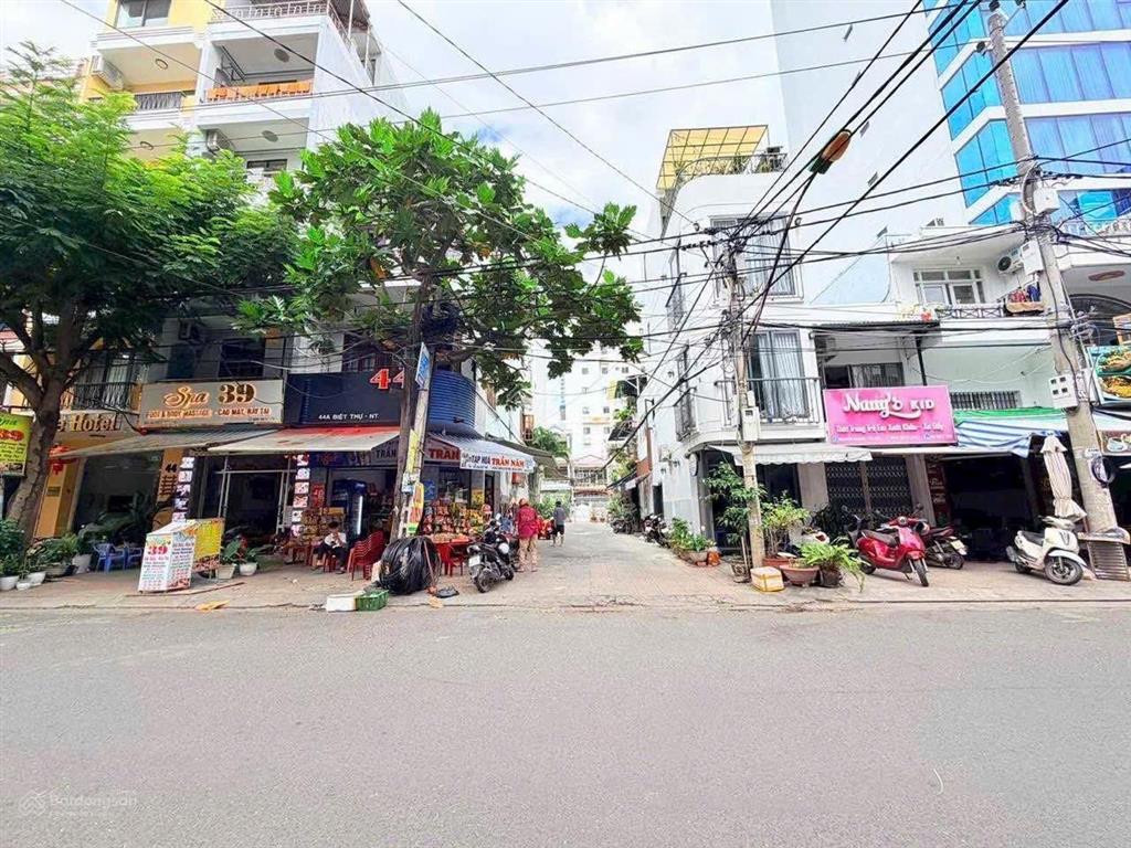 Nhà 2,5 tầng đường biệt thự  hẻm ô tô thông ] * cách biển trần phú  300m * giá  3,9 tỷ