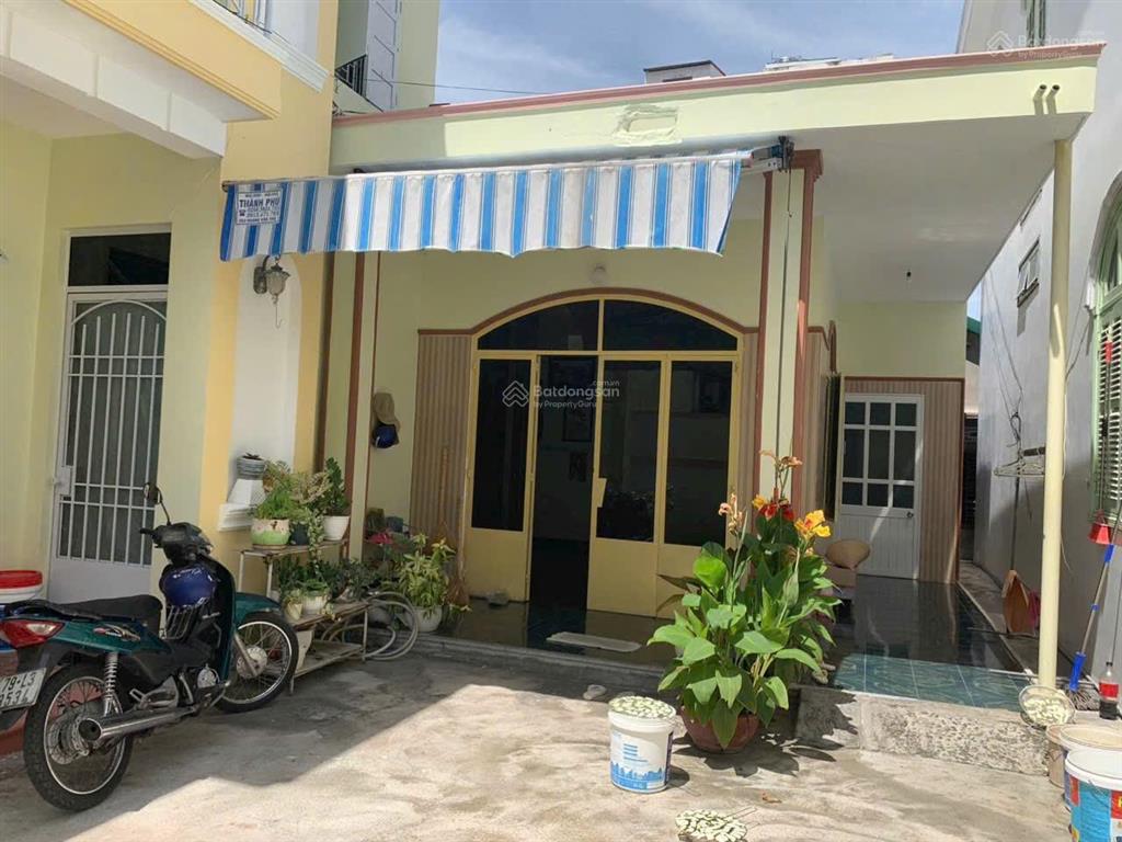 Nhà 2 tầng & nhà cấp 4 hẻm hưng đạo  cách biển hòn chồng 250m2. giá 14,5 tỷ.