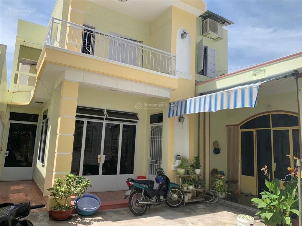 Nhà 2 tầng & nhà cấp 4 hẻm hưng đạo  cách biển hòn chồng 250m2. giá 14,5 tỷ.