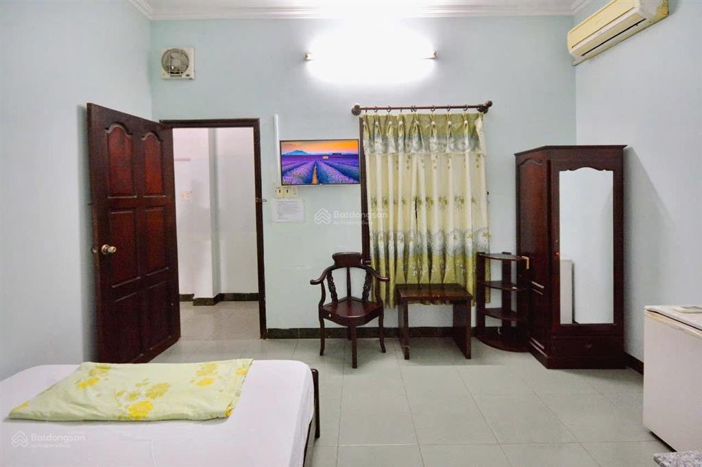Tòa 6 tầng, mặt tiền yersin  sẵn thang máy. cách biển trần phú 700m. giá 27 tỷ