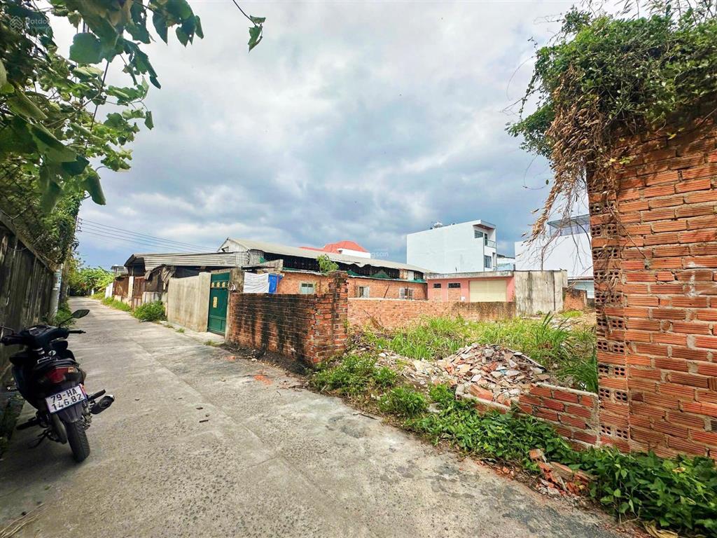 Đất ô tô thái phiên  ngang 7,5m hẻm ô tô vi vu cách biển hòn chồng 1,8km. giá 6,8 tỷ