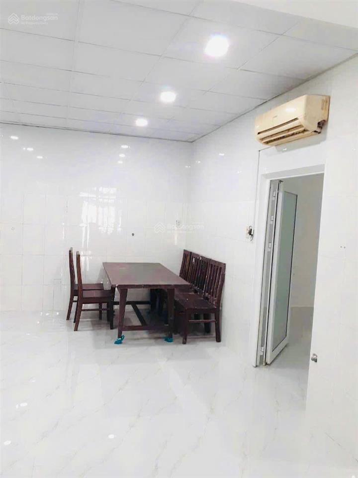 Nhà 2 tầng new, sát trạm đăng kiểm * đường ô tô rộng 10m thuê 5,5tr/ tháng giá  4,850 tỷ