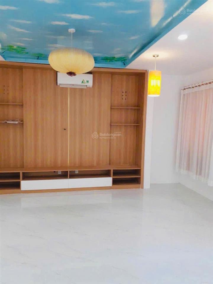 Nhà 2 tầng new, sát trạm đăng kiểm * đường ô tô rộng 10m thuê 5,5tr/ tháng giá  4,850 tỷ