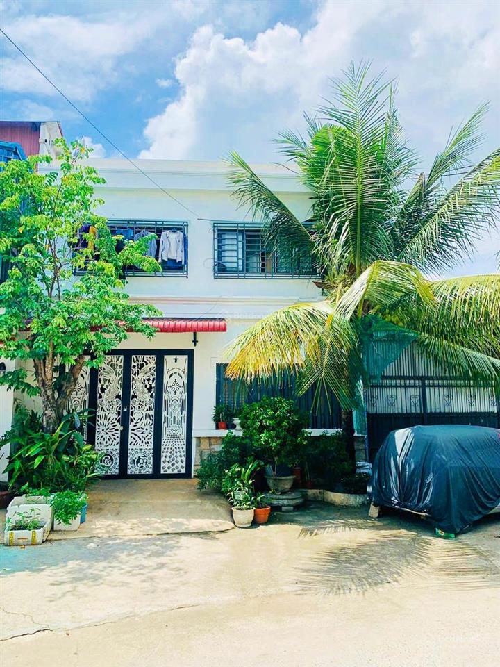 Nhà 2 tầng new, sát trạm đăng kiểm * đường ô tô rộng 10m thuê 5,5tr/ tháng giá  4,850 tỷ