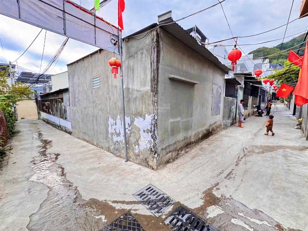 Đất hẻm hoà trung, đường 2 xe máy, đi ra biển hòn chồng 1,5km, giá 1,9 tỷ