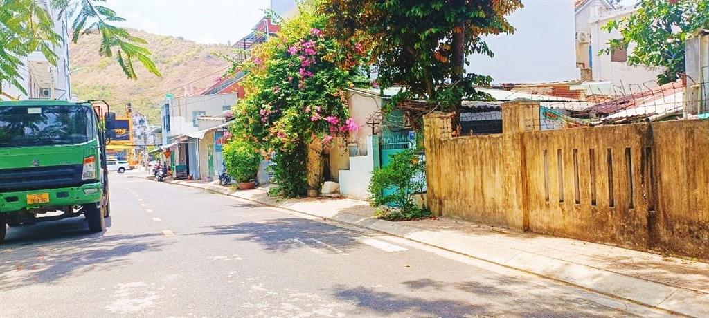 2 mặt tiền phó đức chính + lê văn huân, cần chủ mới
