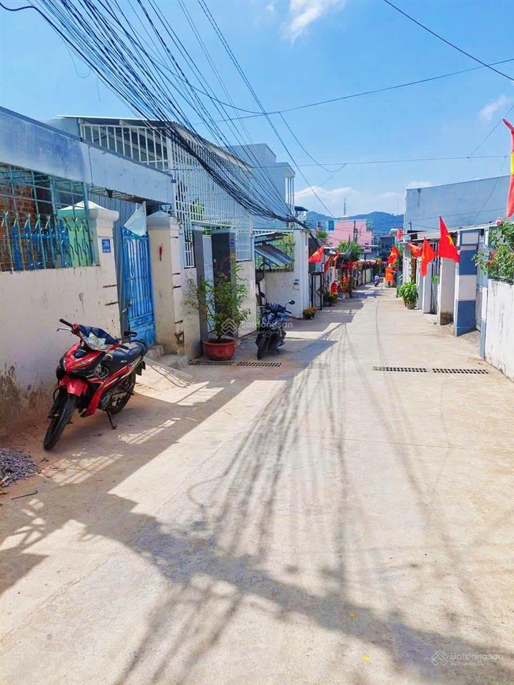 Nhà mới, hẻm đặng minh khiêm, ngang 5,2m. giá 4,5 tỷ