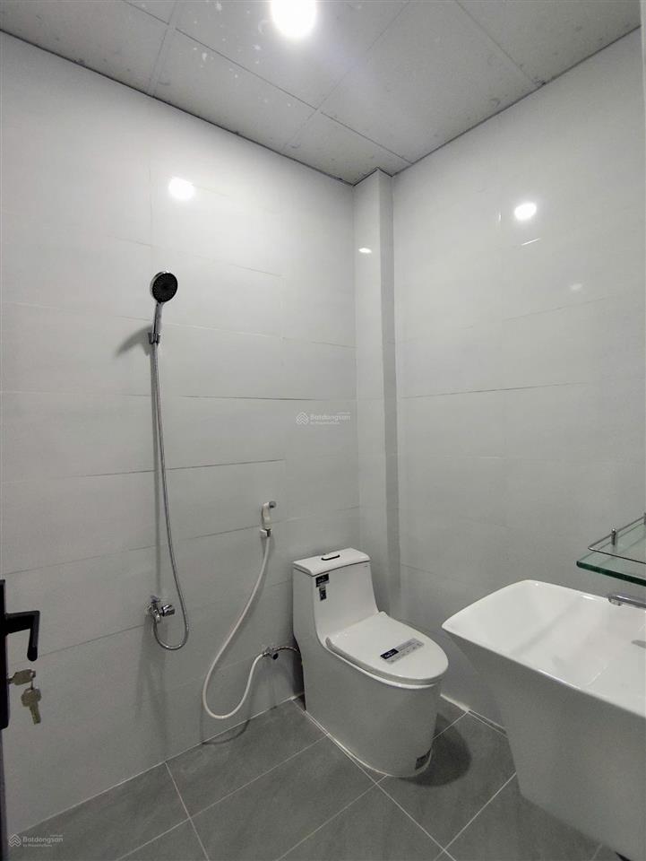Nhà mới, hẻm đặng minh khiêm, ngang 5,2m. giá 4,5 tỷ