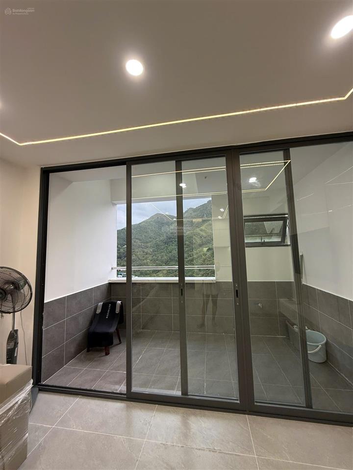 Sổ hồng lâu dài, căn hộ mường thanh ba làng 3,680 tỷ. tầng 23 view núi cô tiên