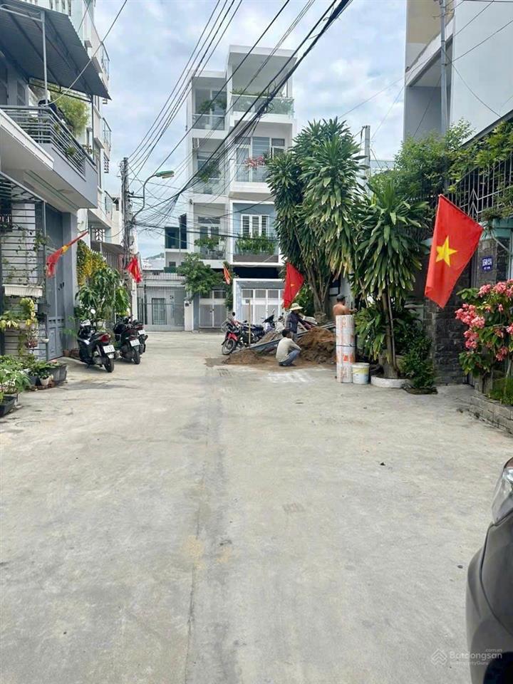 Nhà ô tô củ chi  cách biển hòn chồng 650m. giá 11,5 tỷ