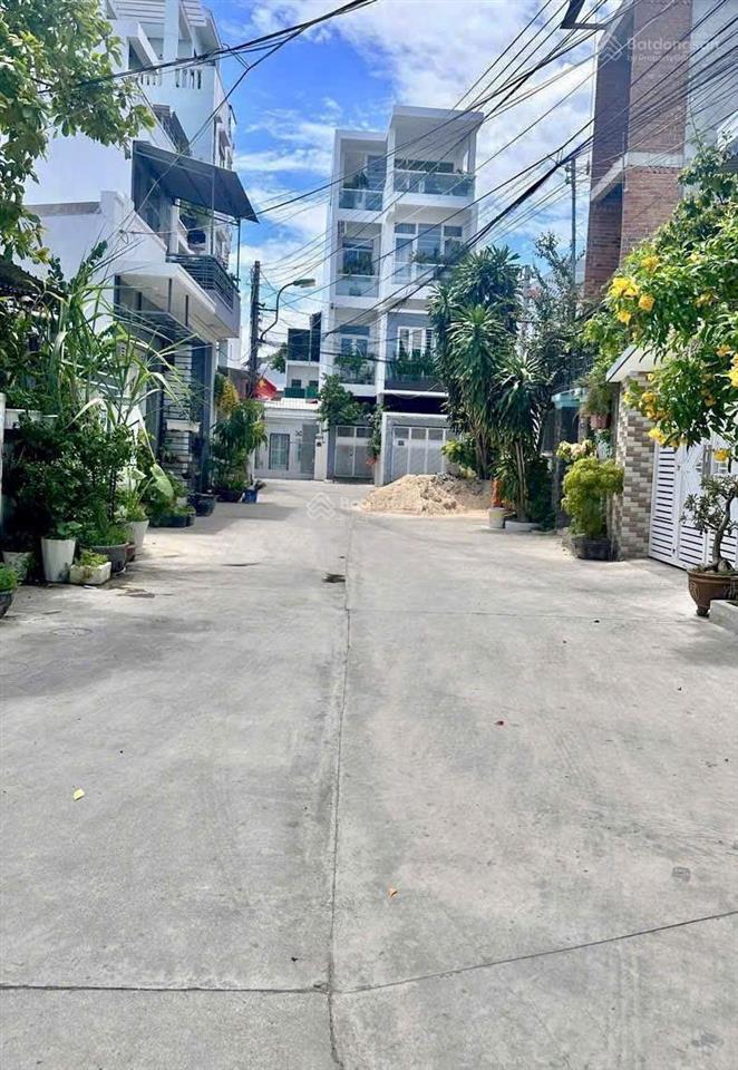 Nhà ô tô củ chi  cách biển hòn chồng 650m. giá 11,5 tỷ