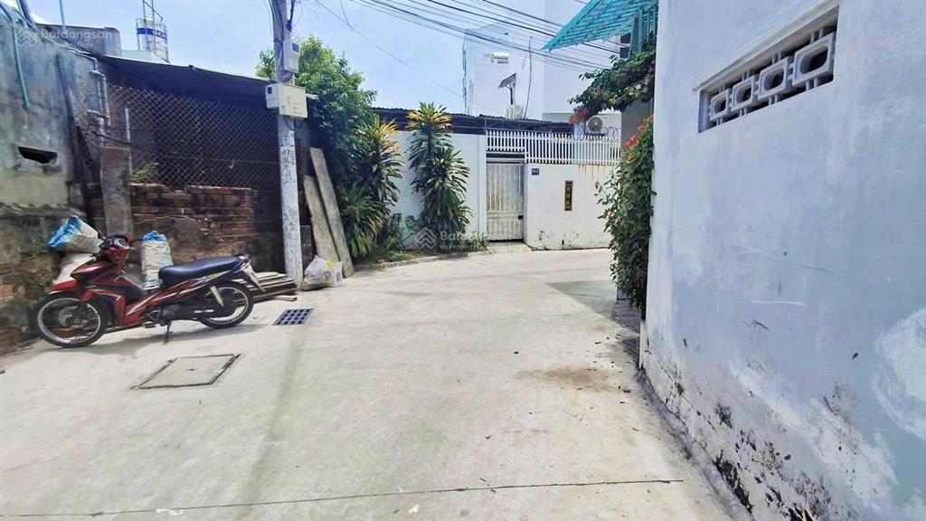 Nhà ô tô củ chi  cách biển hòn chồng 650m. giá 11,5 tỷ