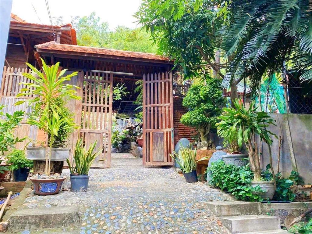 Nhà vườn tựa núi ba làng  sẵn nhà gỗ & ao cá. giá 11 tỷ