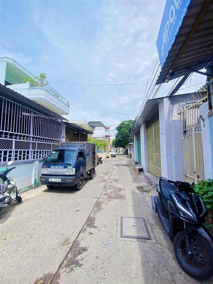 Nhà 3 tầng trần thị tính, ngang dài 10m. ô tô vi vu quay đầu. giá 14 tỷ