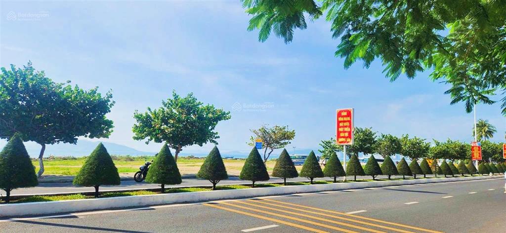 Mặt tiền phạm văn đồng, trực diện biển hòn chồng * p vĩnh thọ * giá 32 tỷ