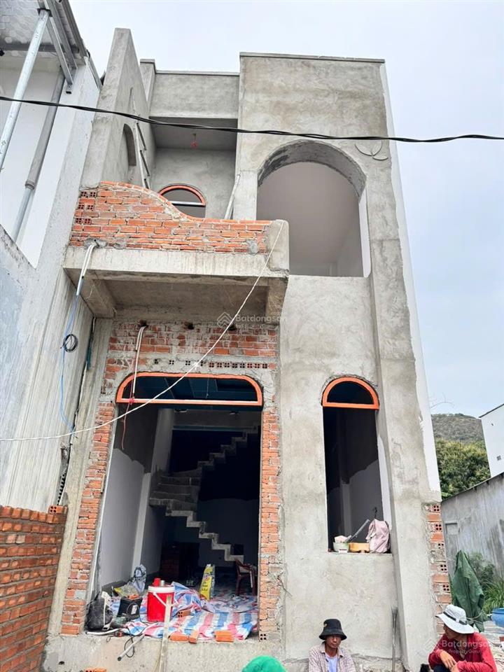 Nhà 2 tầng mới xây  đi ra biển ba làng 500m, nguyễn thượng hiền gần hành chính công bắc nha trang