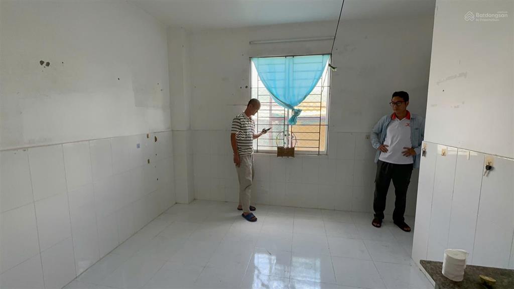 Toà nhà 5,5 tầng  sẵn 16 phòng cho thuê, có thu nhập đều. giá 9,9 tỷ