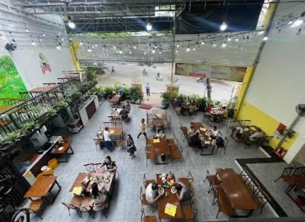 Nhà 3 tầng góc 2 mặt tiền 300m² tô hiến thành  ngang 16m. giá 150 tỷ