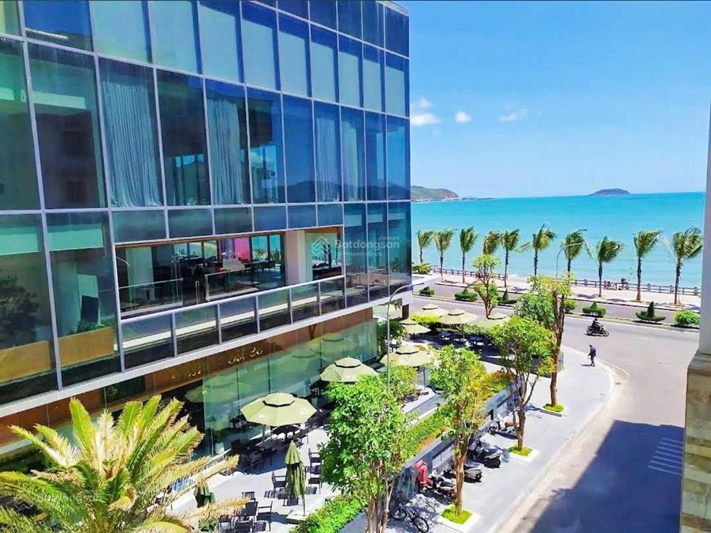 Hotel mặt tiền đường phạm ngọc thạch, 7 tầng ra biển hòn chồng 40m, giá 26 tỷ