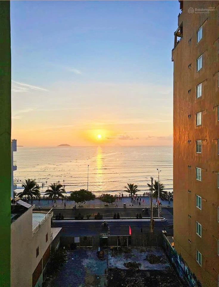 Hotel mặt tiền đường phạm ngọc thạch, 7 tầng ra biển hòn chồng 40m, giá 26 tỷ
